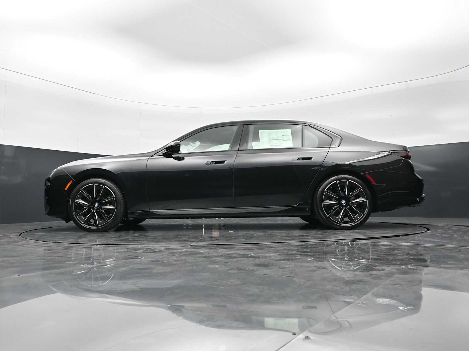 Thumbnail: 2026 BMW 7 Series - 32