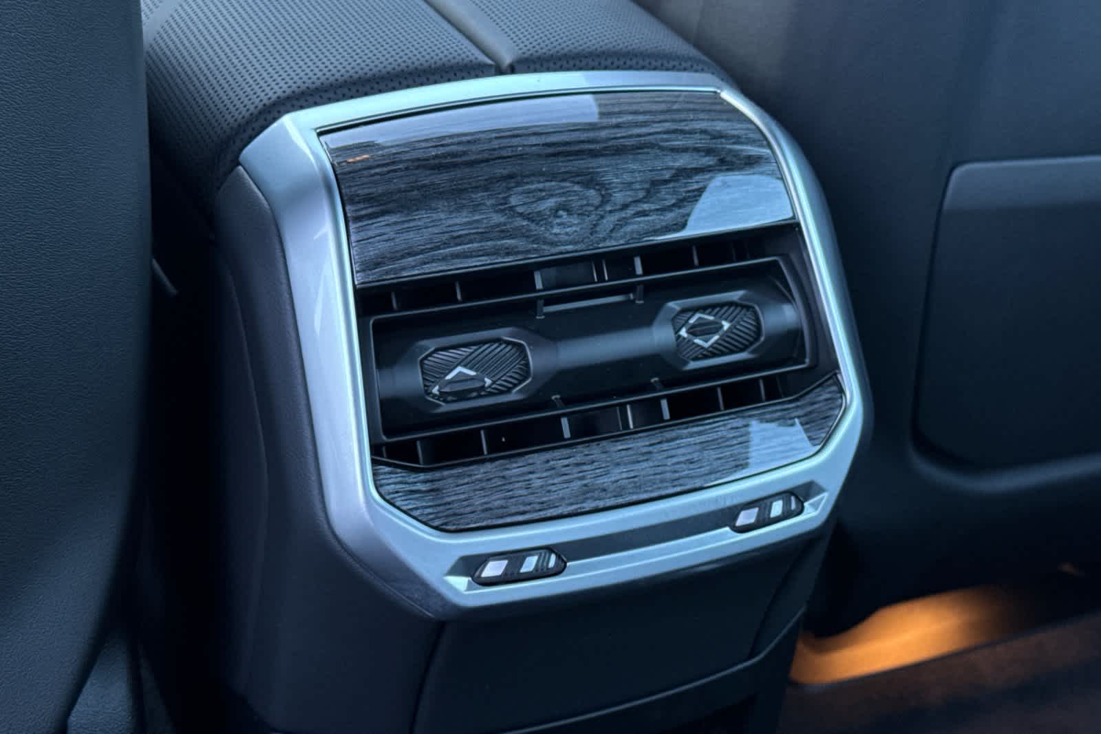 Thumbnail: 2026 BMW 7 Series - 16