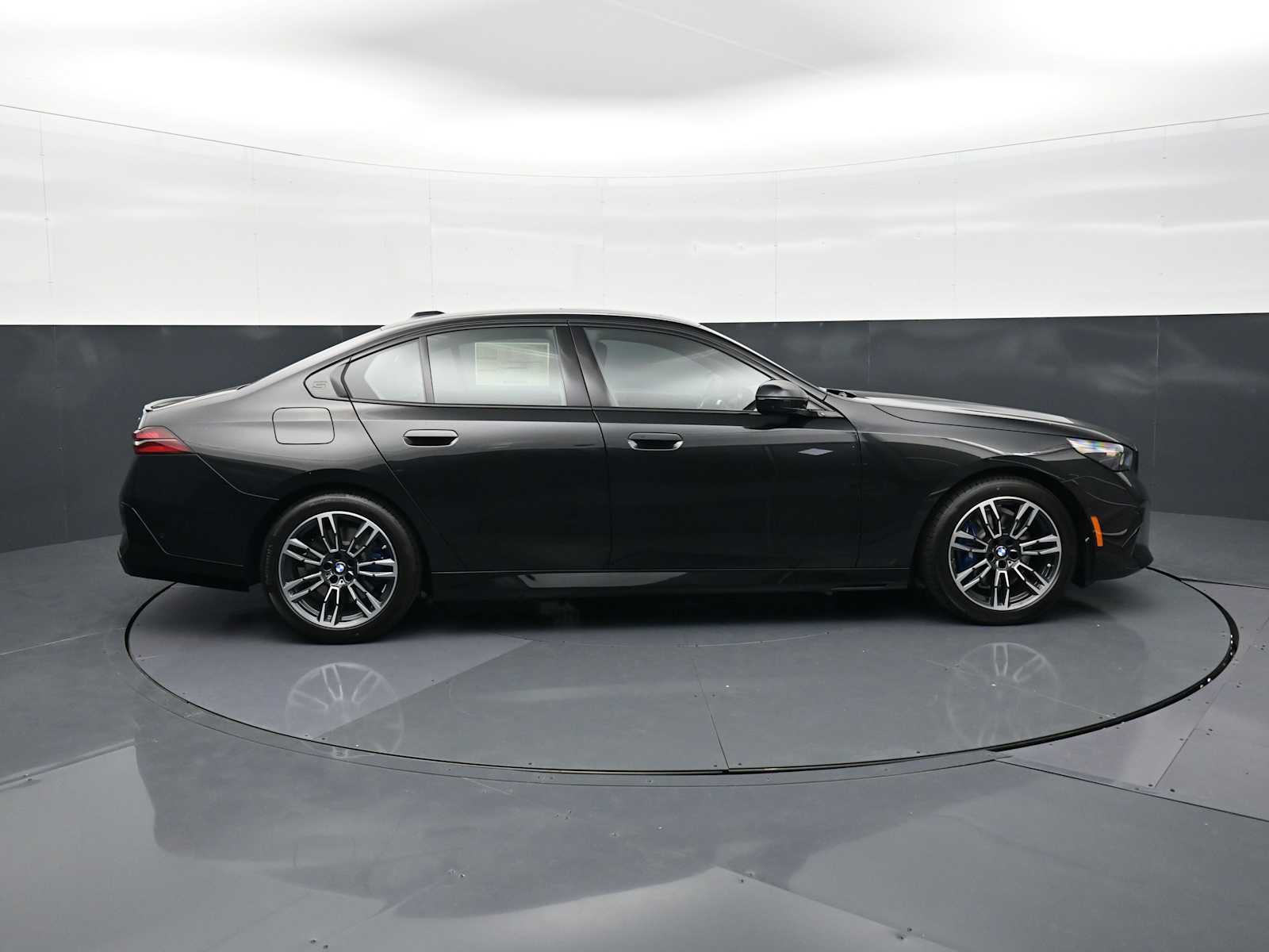 Thumbnail: 2026 BMW 5 Series - 4