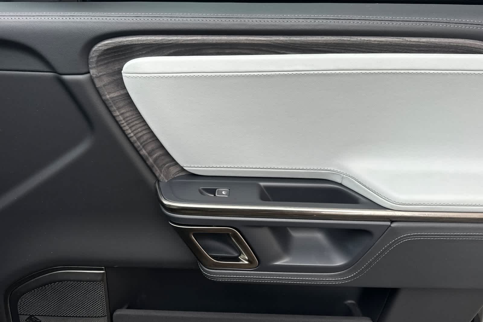 Thumbnail: 2023 Rivian R1S - 18