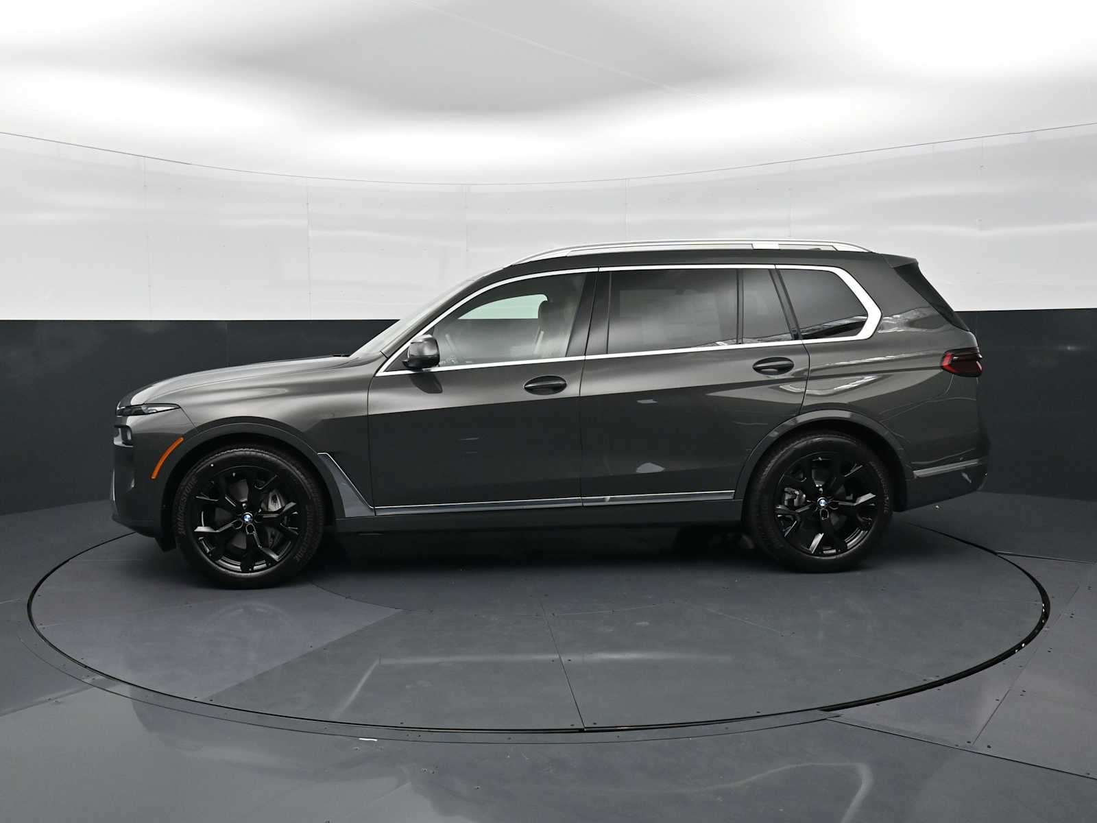 Thumbnail: 2027 BMW X7 - 8