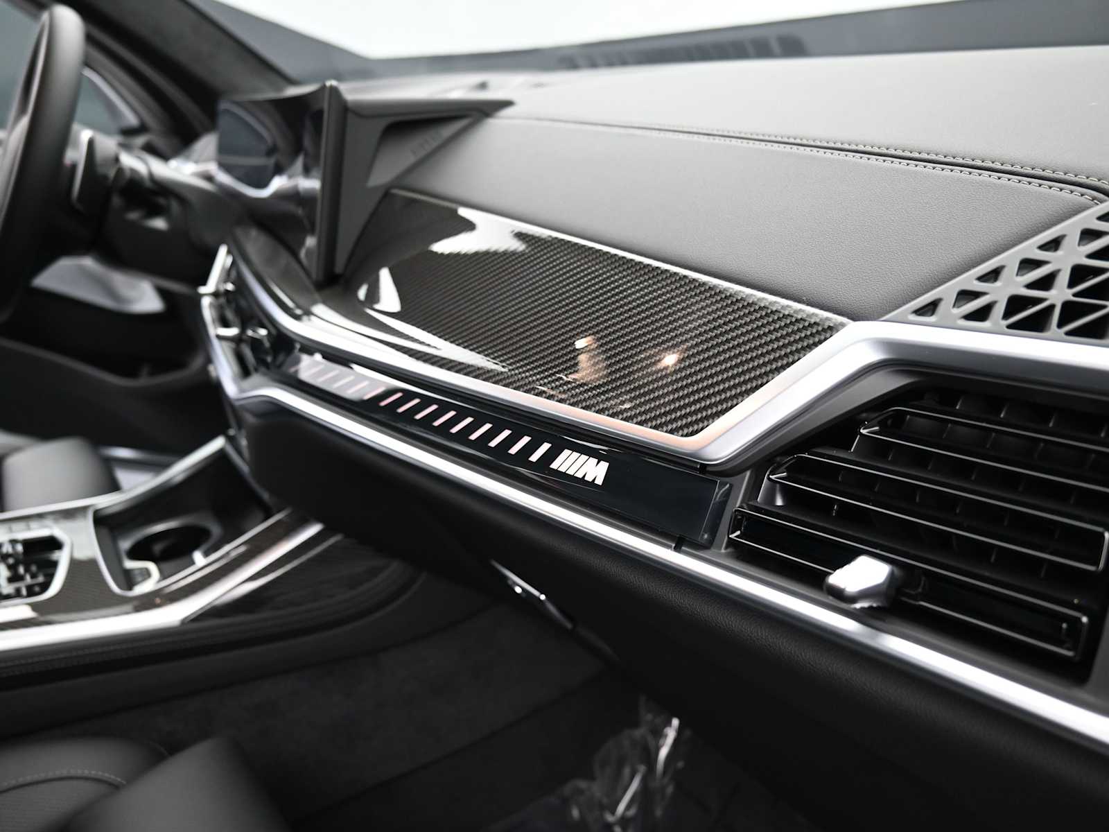 Thumbnail: 2026 BMW X7 - 15