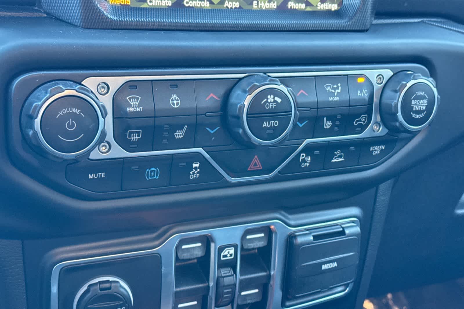 Thumbnail: 2021 Jeep Wrangler - 23