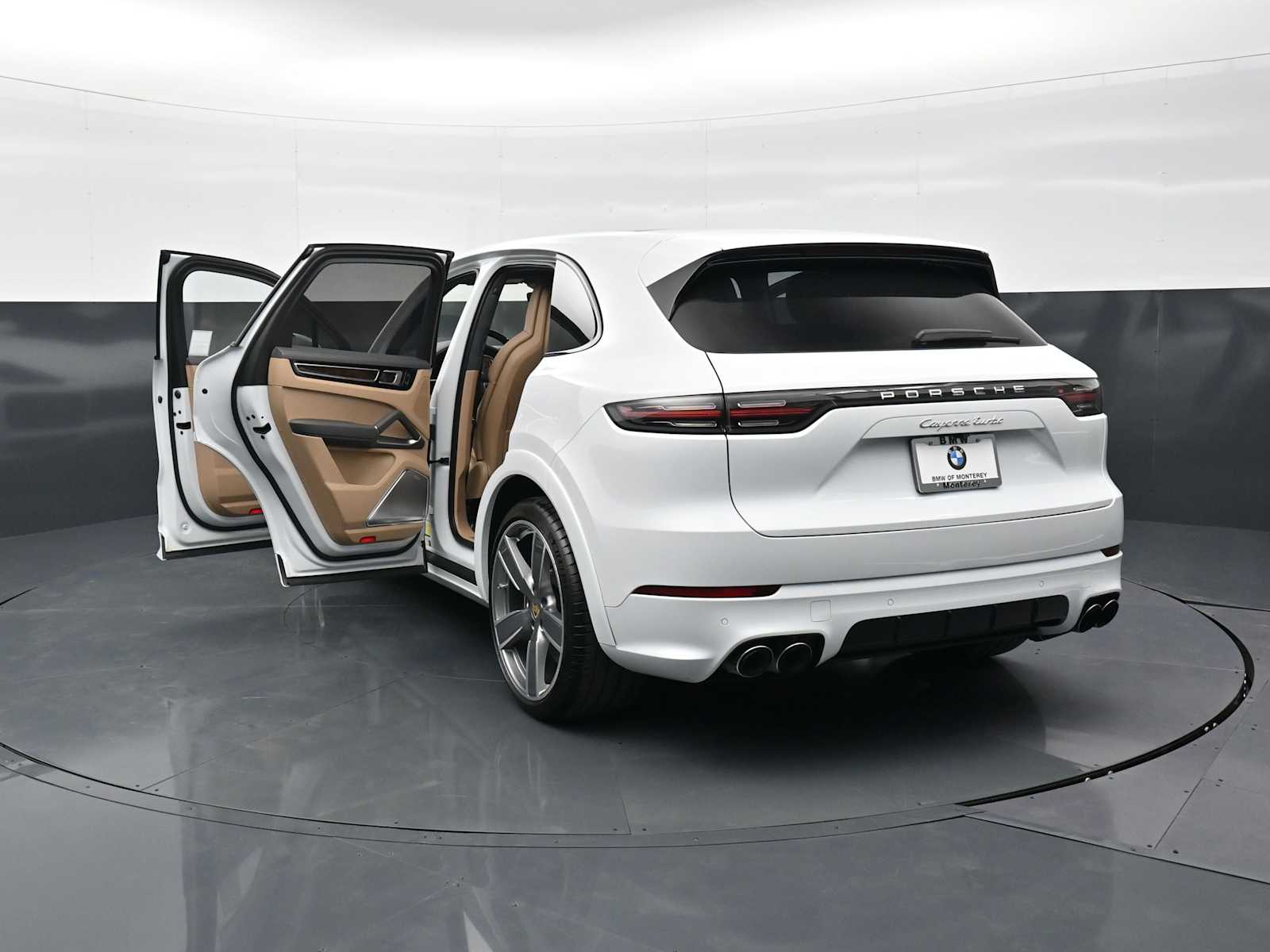 Thumbnail: 2021 Porsche Cayenne - 32