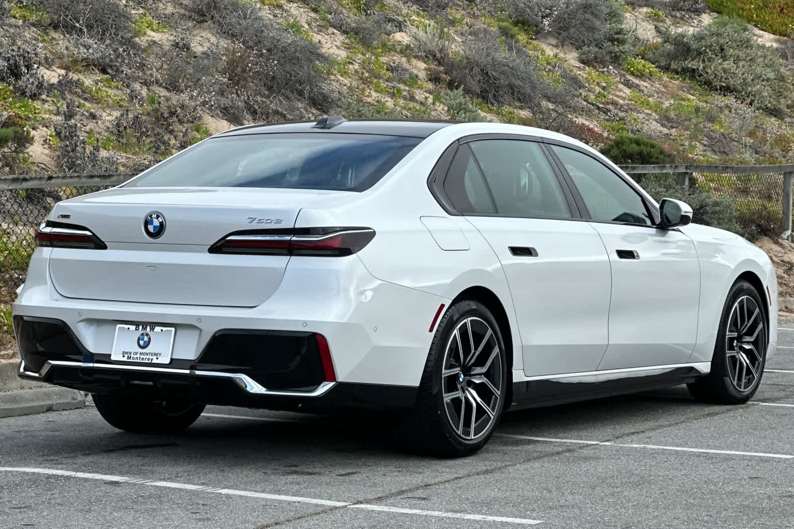 2025 Bmw 750e 750e xDrive photo 2