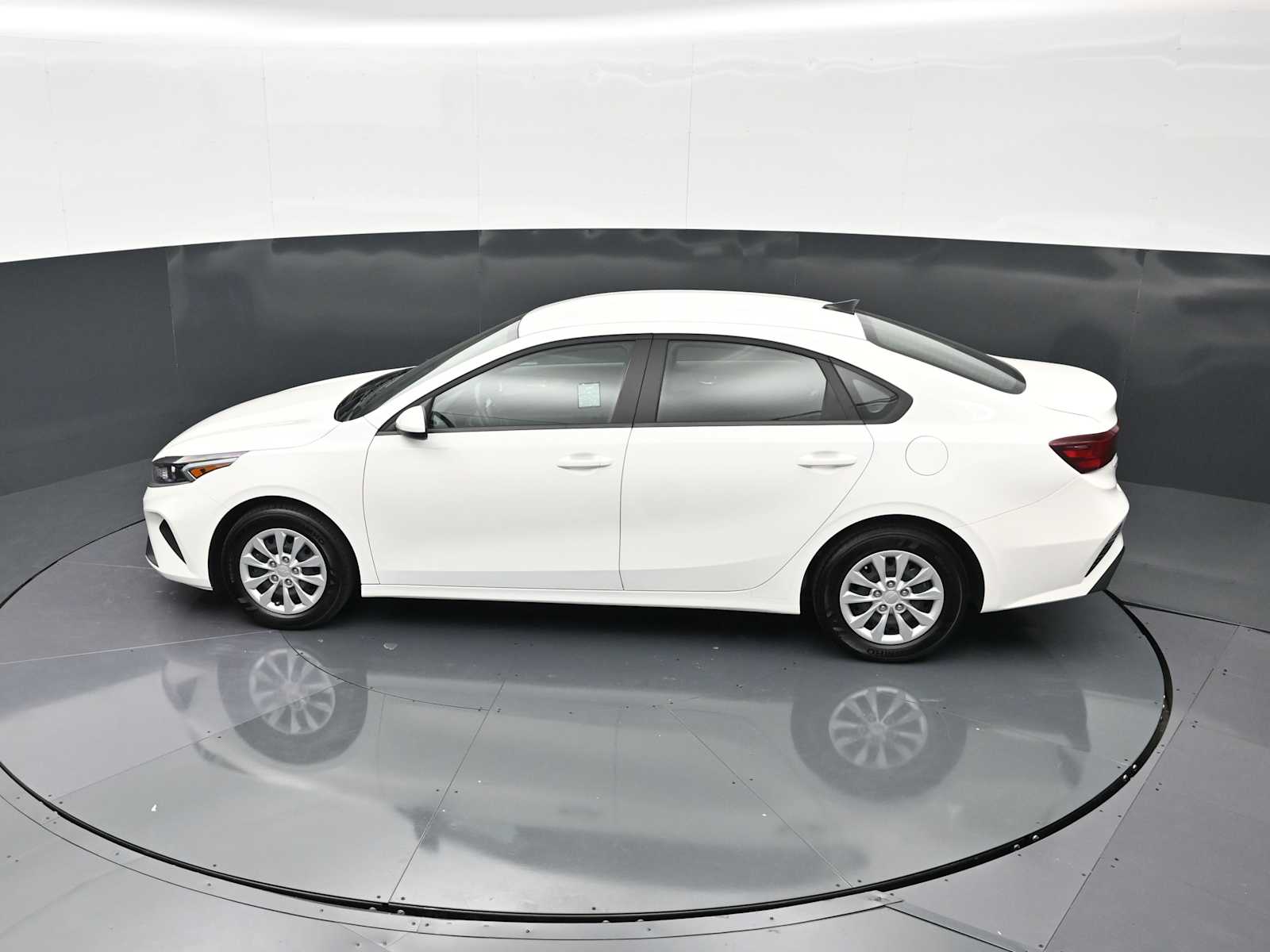 2024 Kia Forte LX - Photo 24