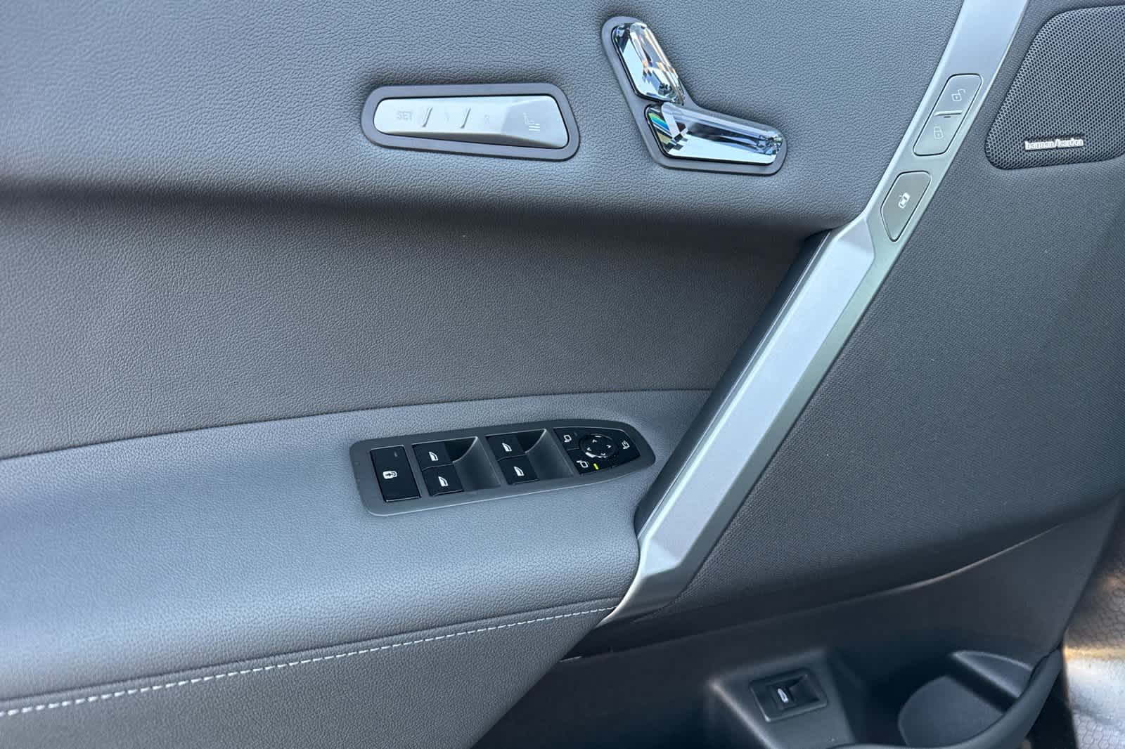 Thumbnail: 2026 BMW iX - 13