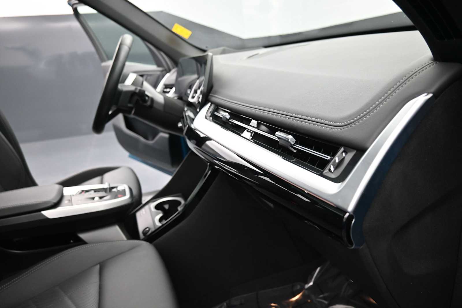 2025 BMW X1 28i - Photo 16