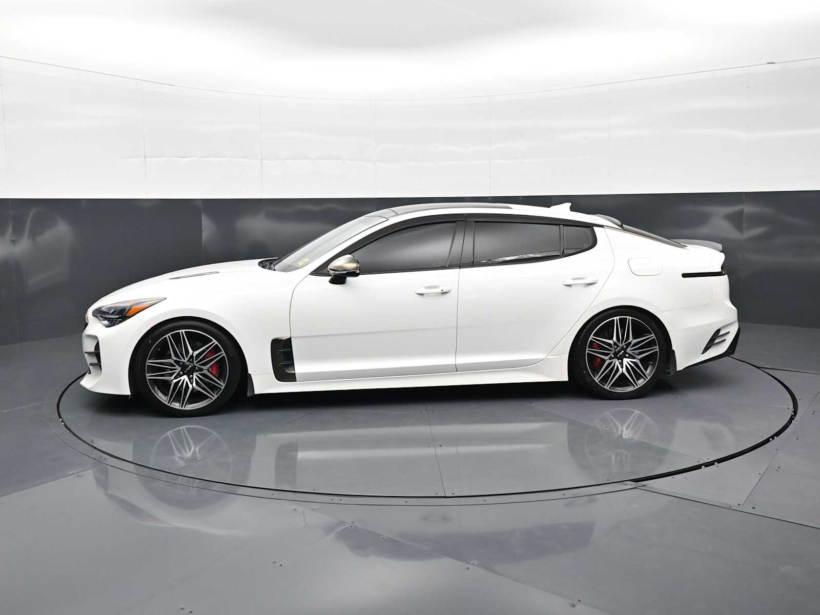 2022 Kia Stinger GT1 - Photo 7