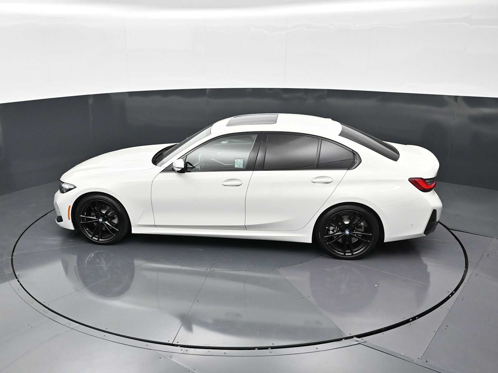 Thumbnail: 2024 BMW 3 Series - 24