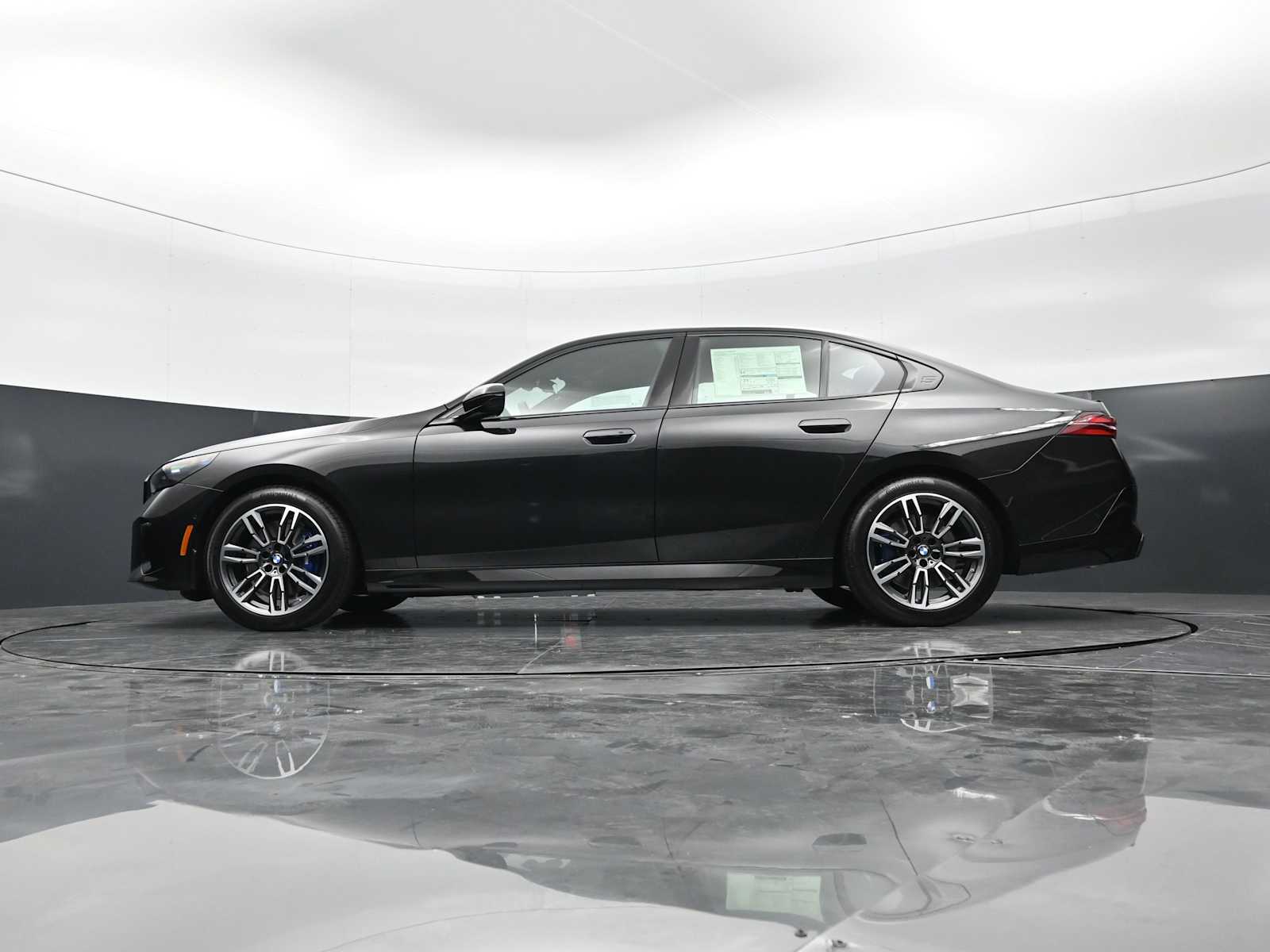 Thumbnail: 2026 BMW 5 Series - 32