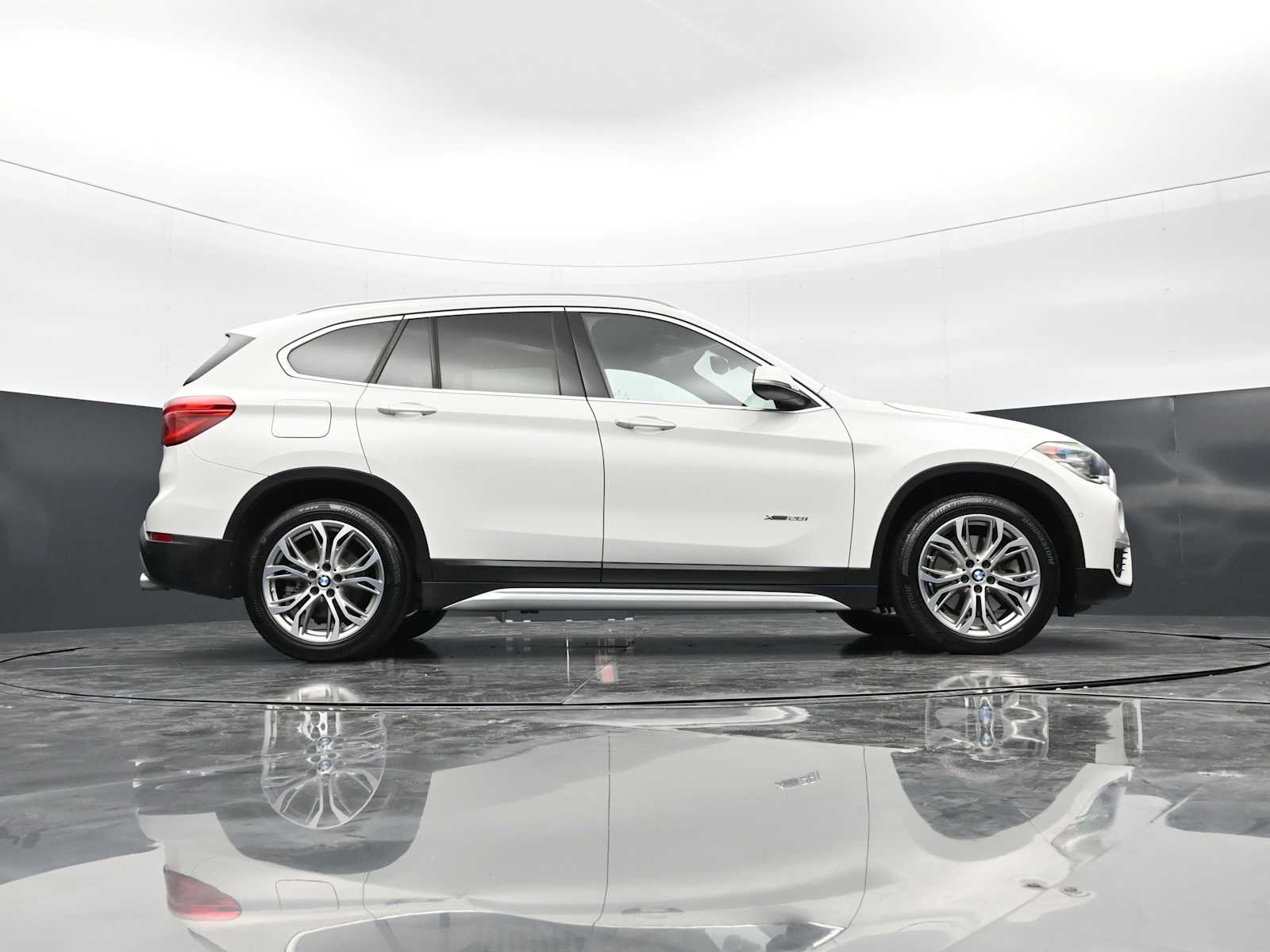 Thumbnail: 2016 BMW X1 - 27