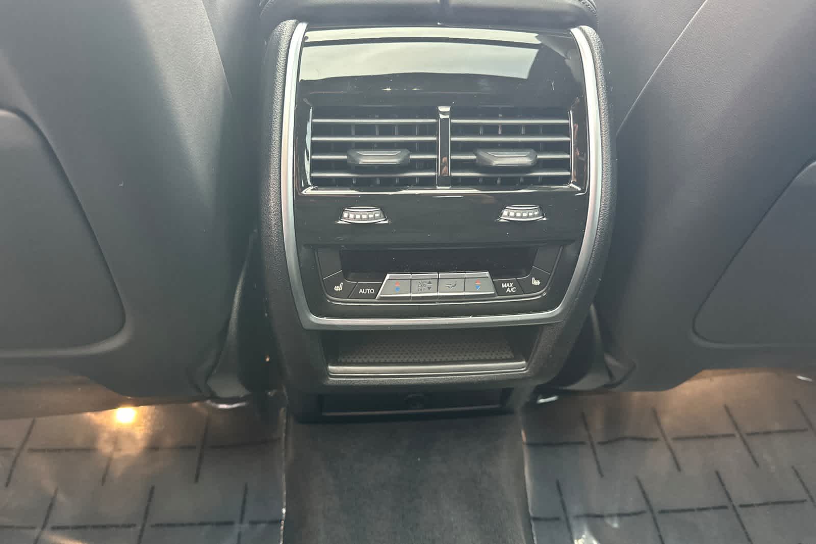 Thumbnail: 2026 BMW X6 - 16