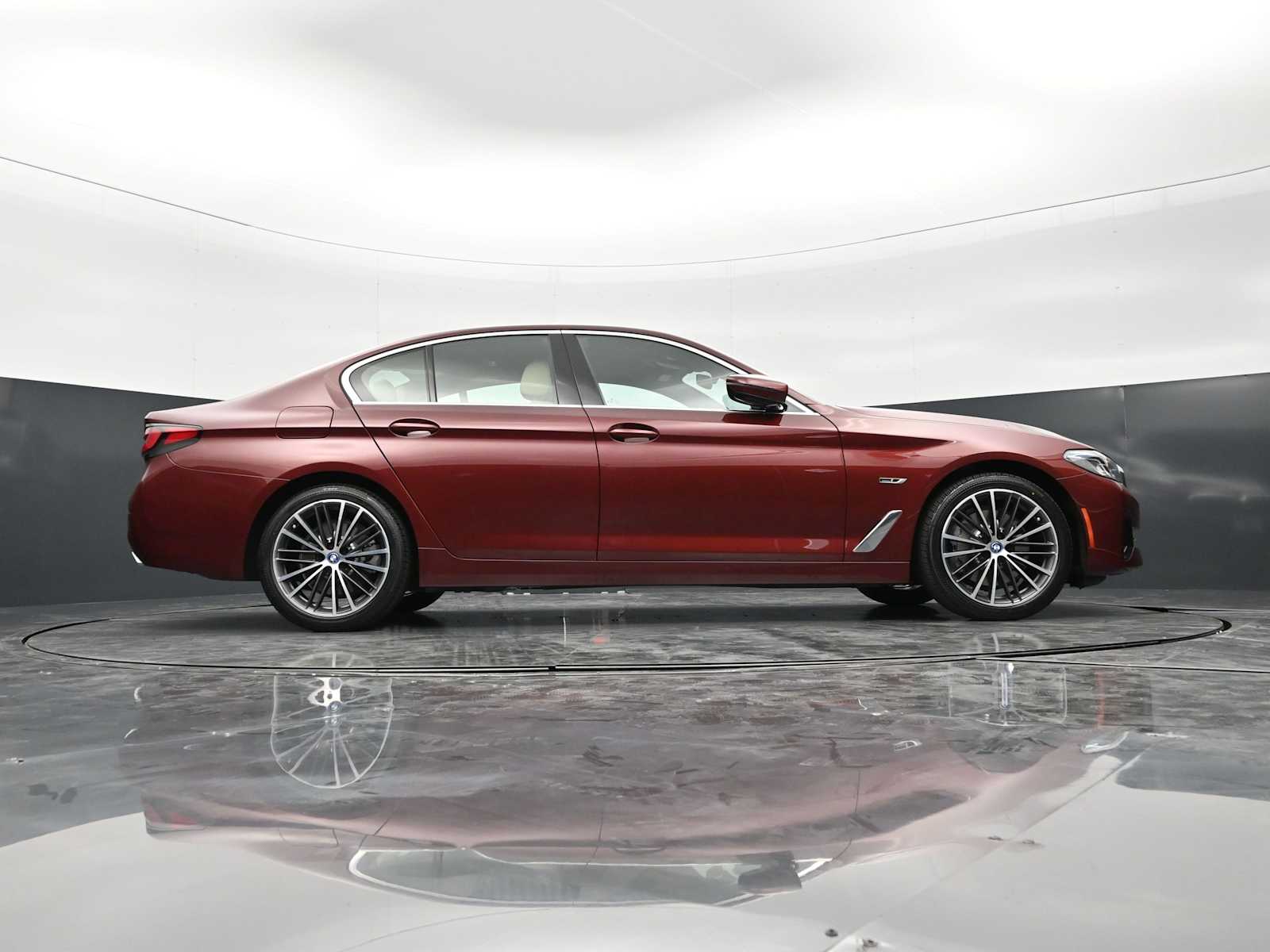 Thumbnail: 2023 BMW 5 Series - 26
