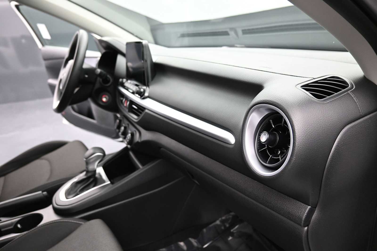 2024 Kia Forte LX - Photo 16