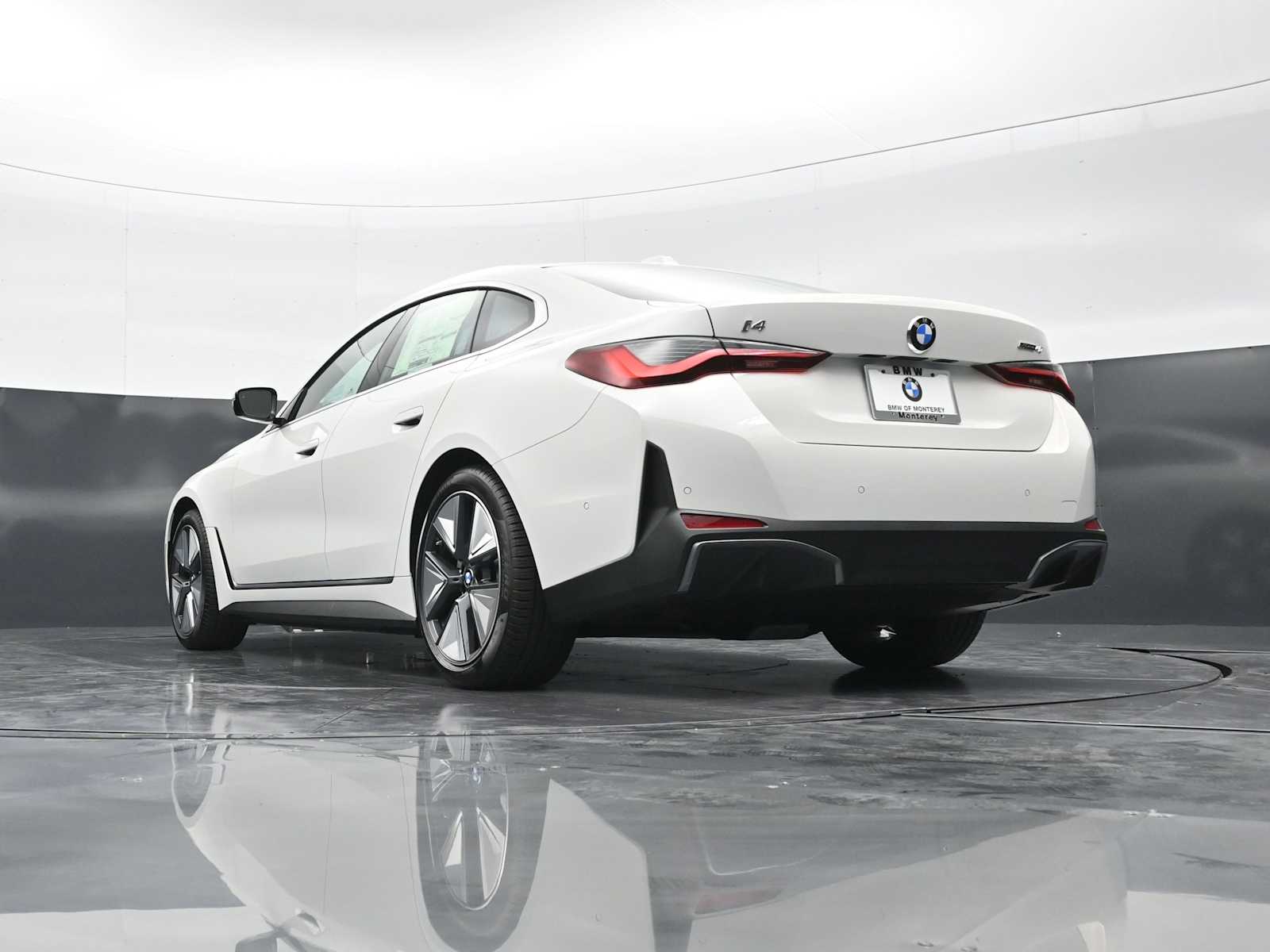 Thumbnail: 2026 BMW i4 - 31