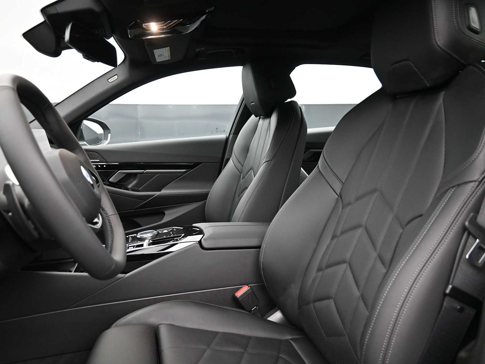 Thumbnail: 2026 BMW 5 Series - 10