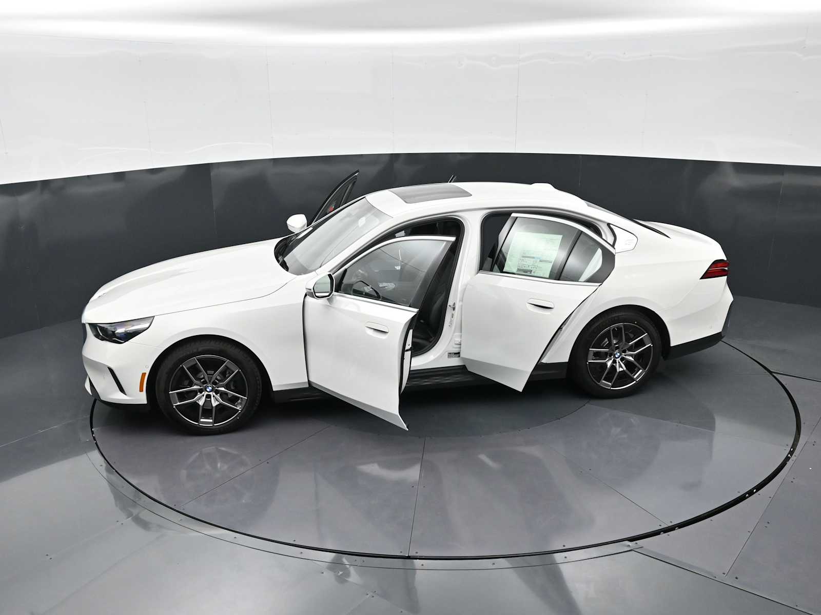 Thumbnail: 2026 BMW 5 Series - 31