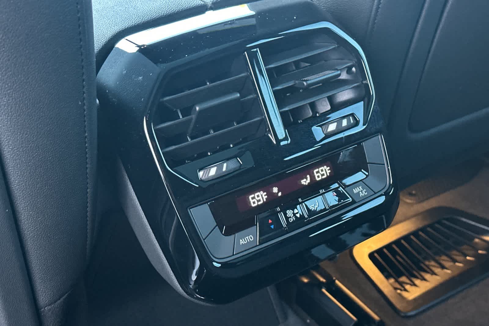 Thumbnail: 2025 BMW iX - 14