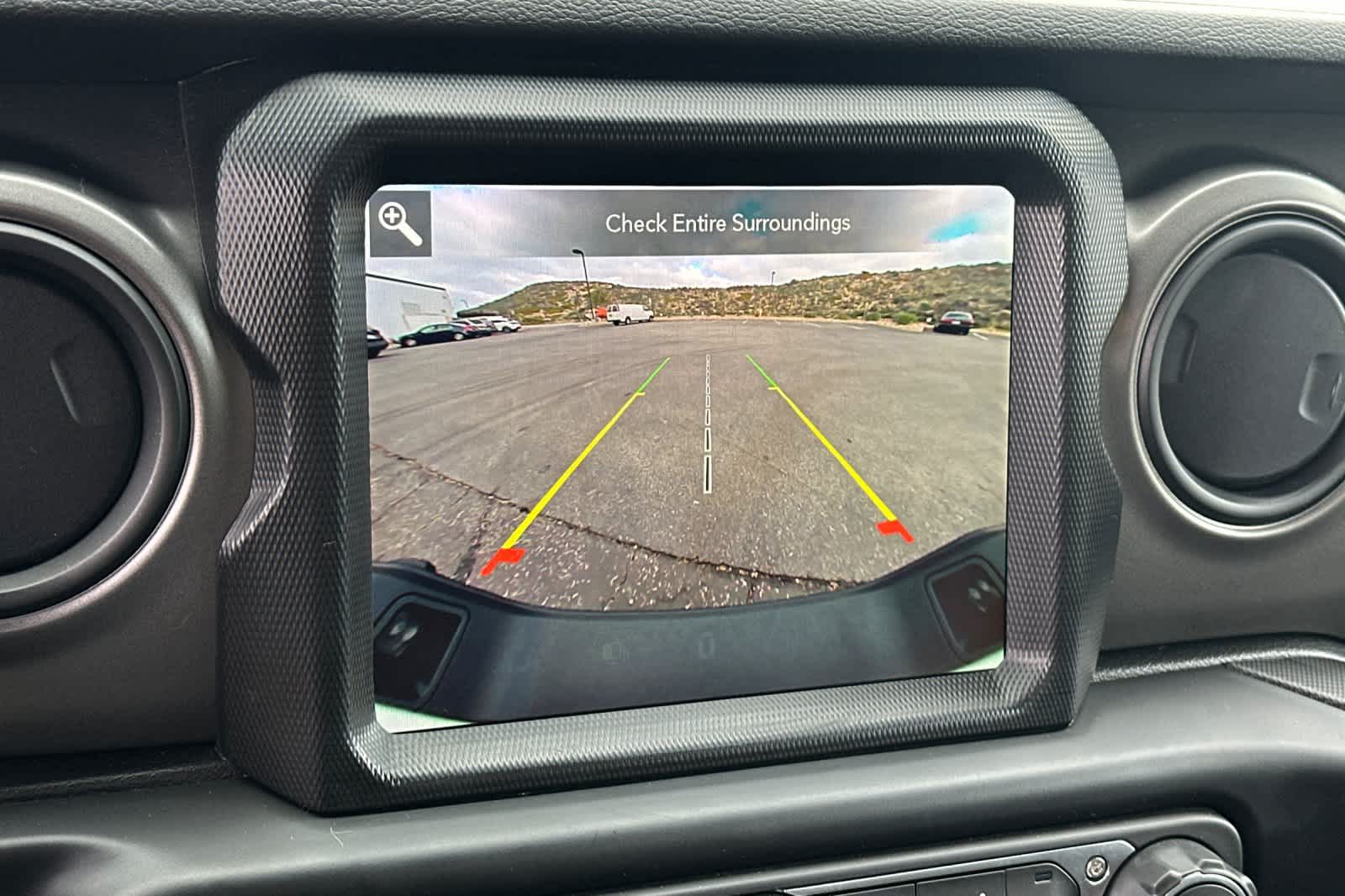 Thumbnail: 2023 Jeep Gladiator - 21