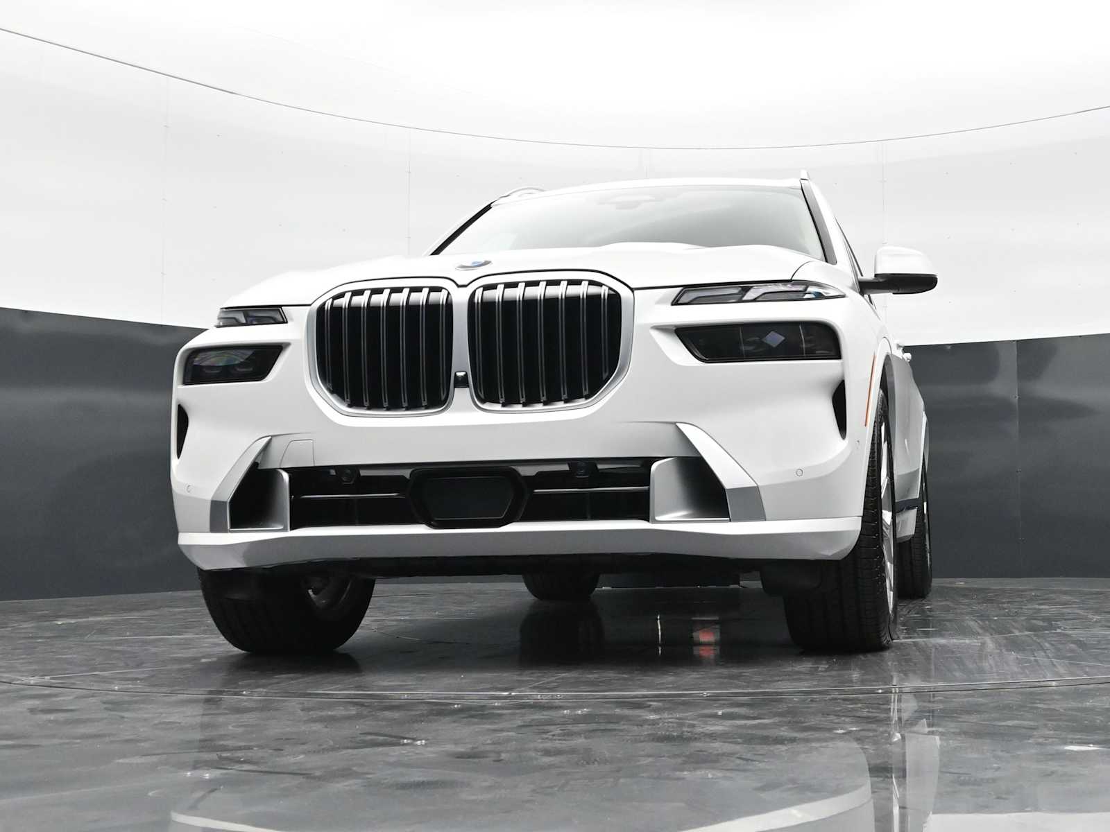 Thumbnail: 2027 BMW X7 - 26