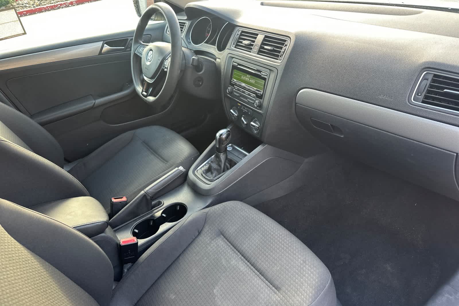 Thumbnail: 2015 Volkswagen Jetta - 16