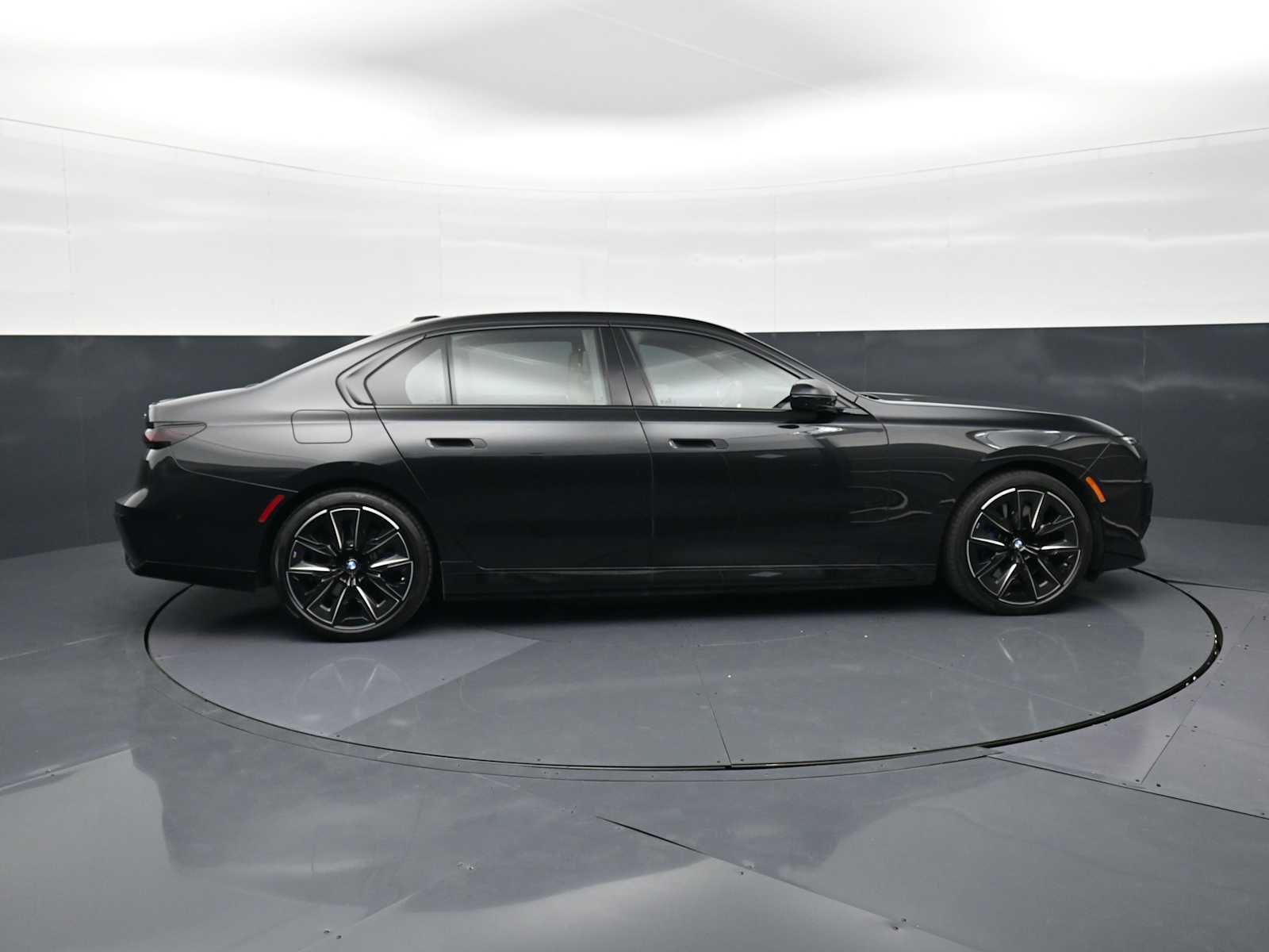 Thumbnail: 2025 BMW 7 Series - 4