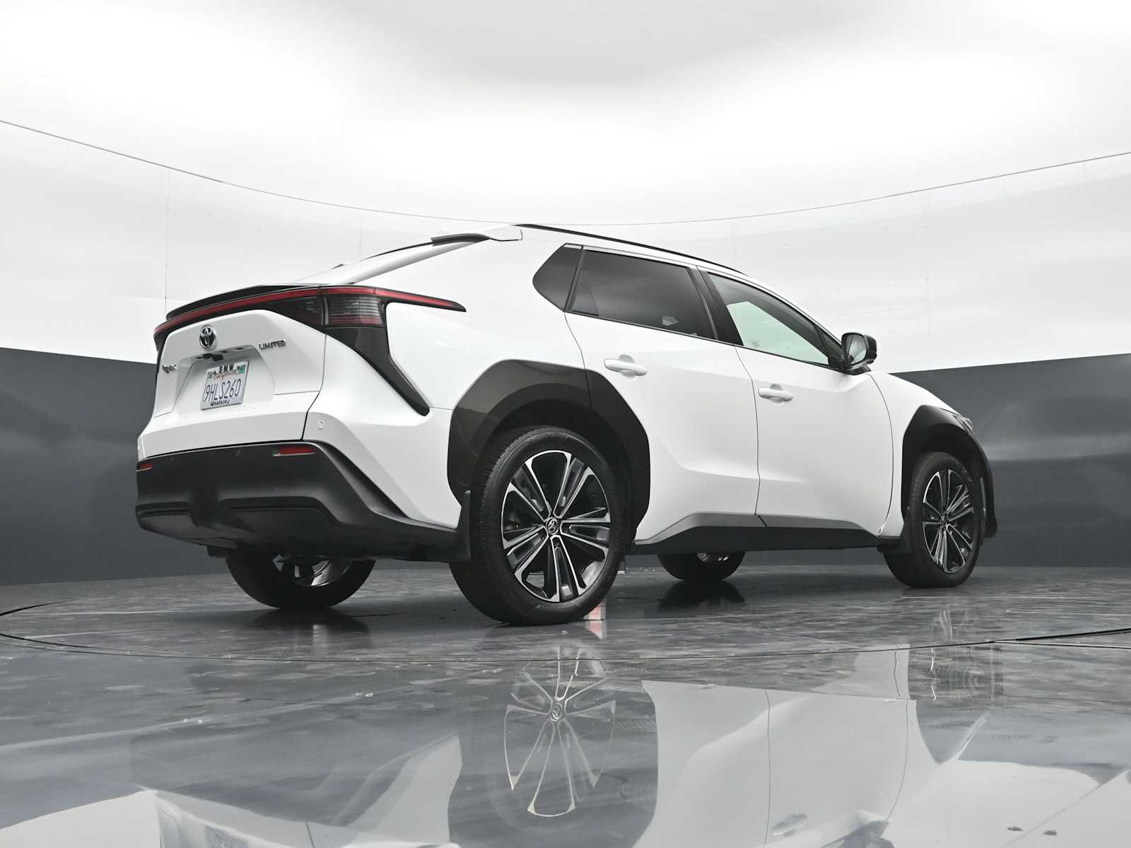 2023 Toyota bZ4X Limited - Photo 32