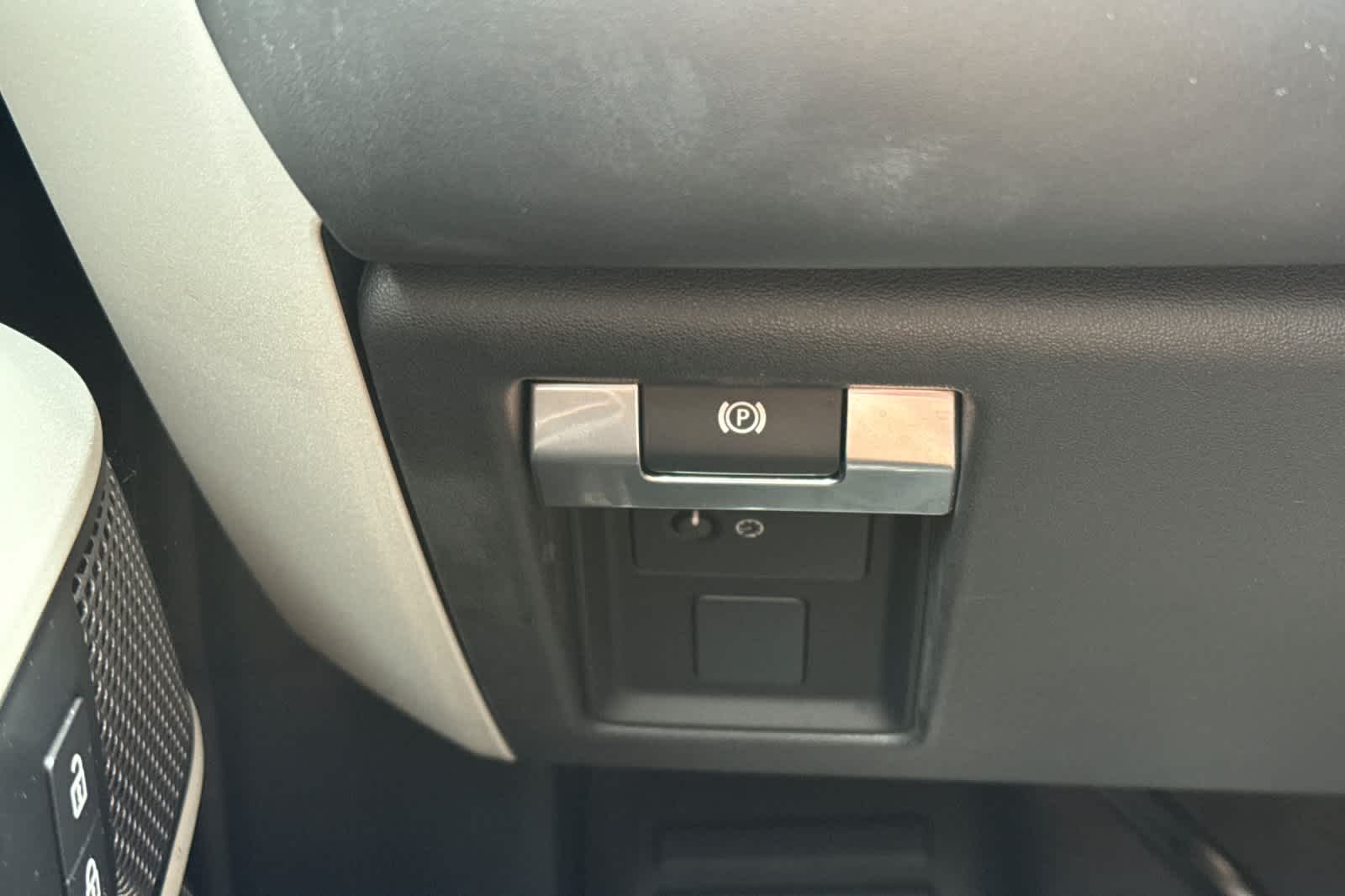 Thumbnail: 2020 Land Rover Defender - 33