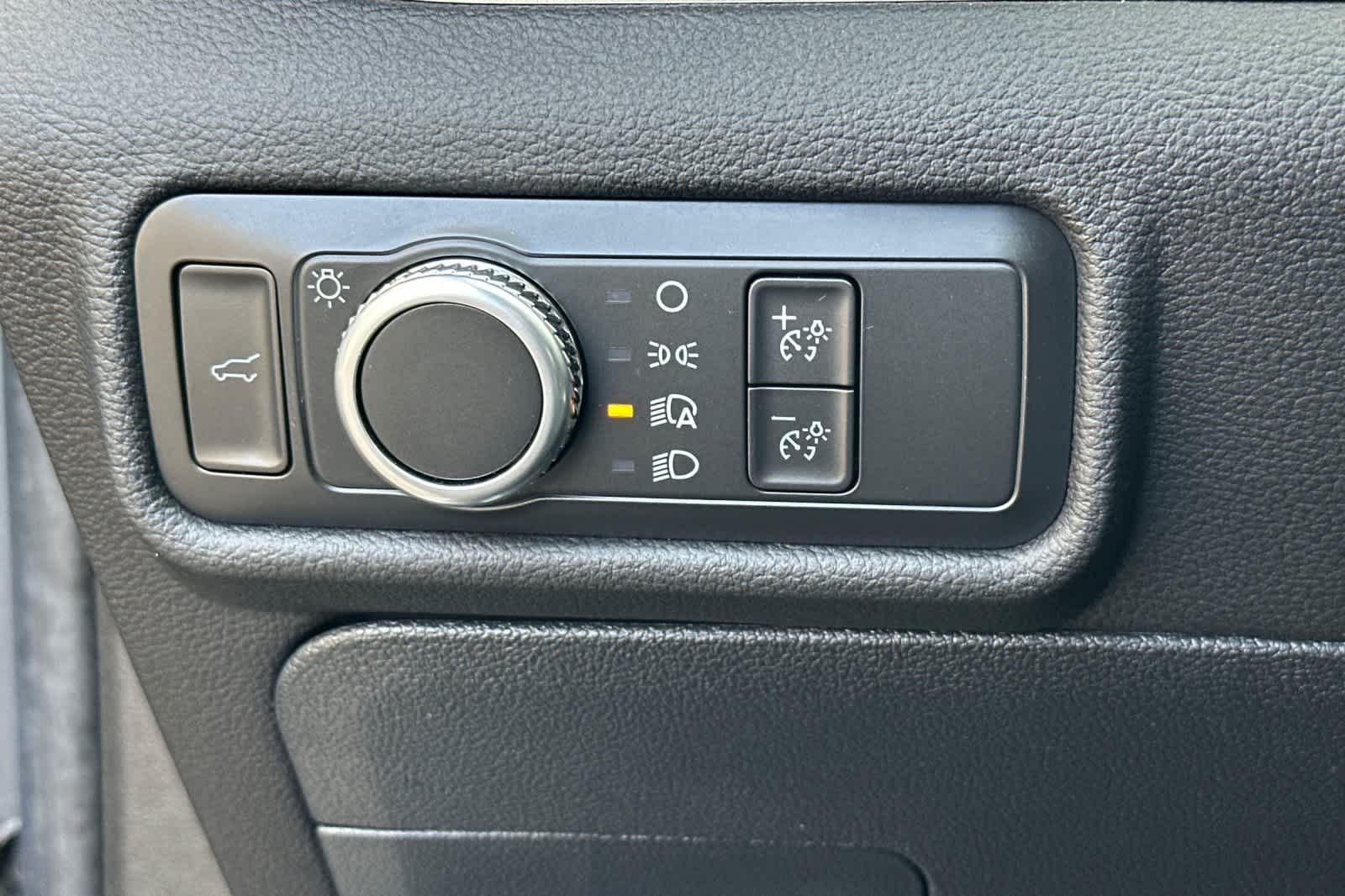 Thumbnail: 2022 Ford Explorer - 31