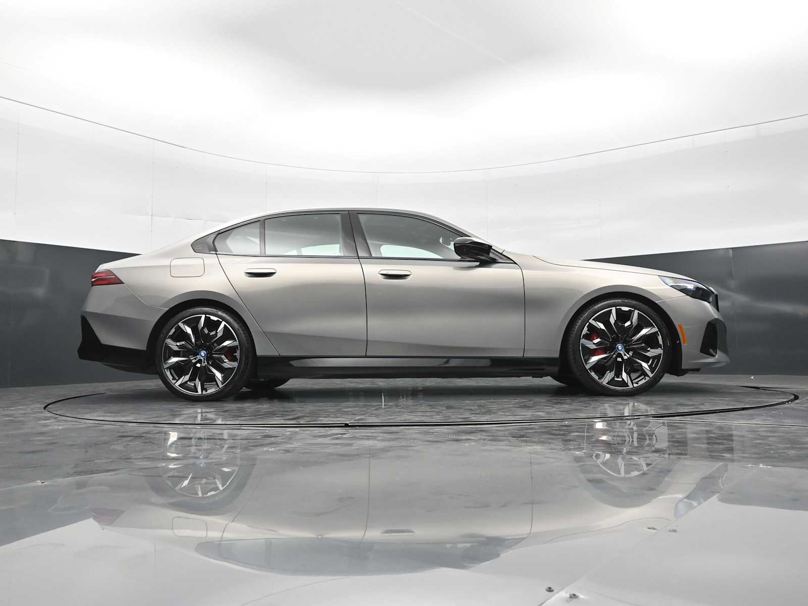 2024 BMW i5 M60 - Photo 28