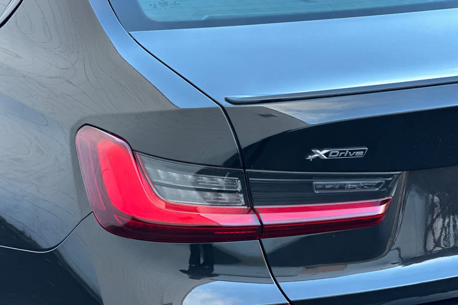 2022 Bmw 330e xDrive Sedan photo 2