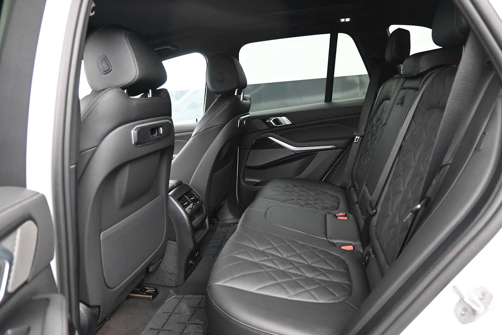 Thumbnail: 2026 BMW X5 - 14