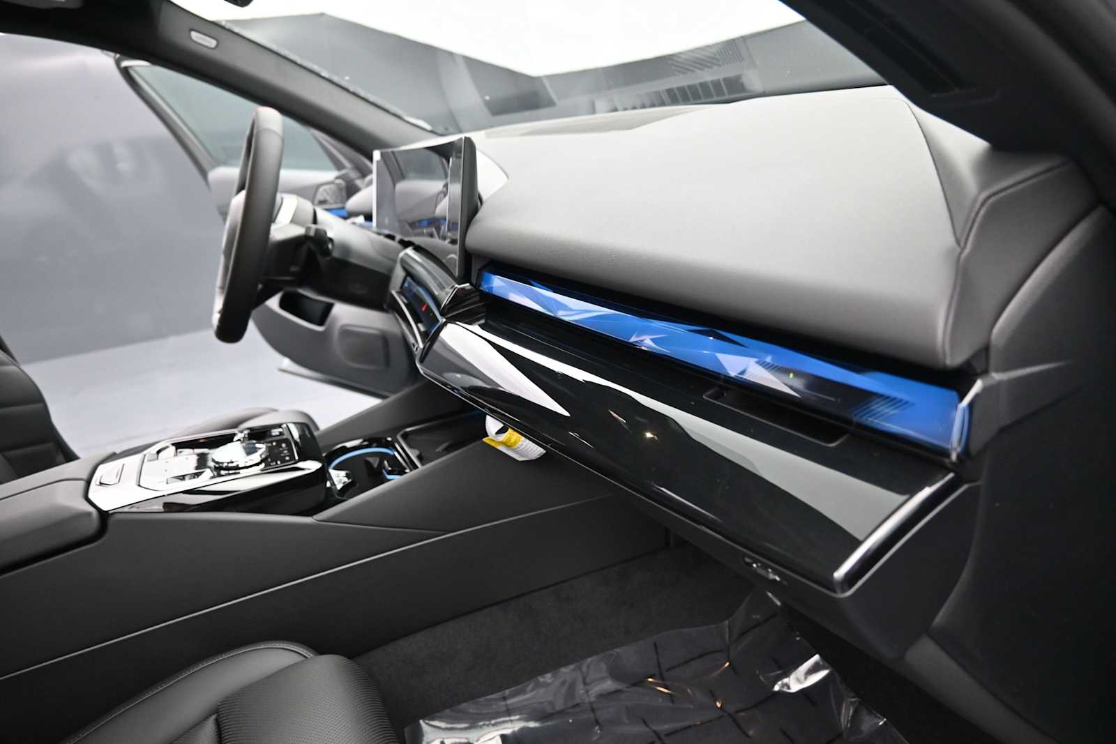 Thumbnail: 2026 BMW i5 - 16