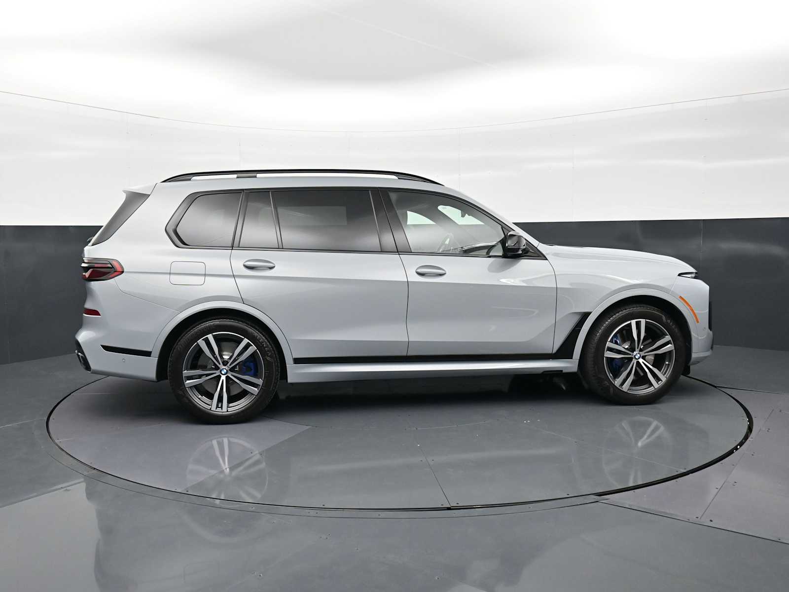 Thumbnail: 2026 BMW X7 - 4