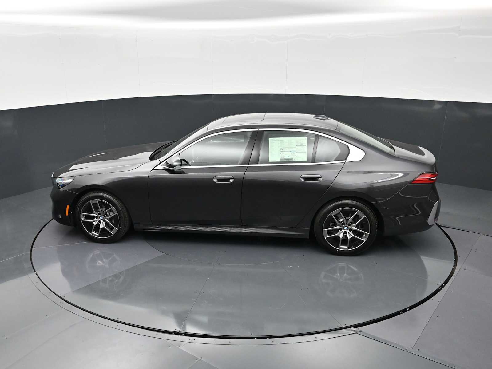 Thumbnail: 2026 BMW 5 Series - 23