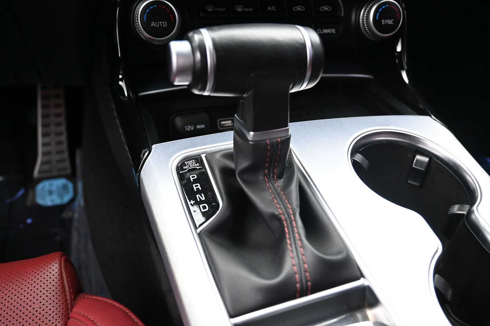 2022 Kia Stinger GT1 - Photo 13