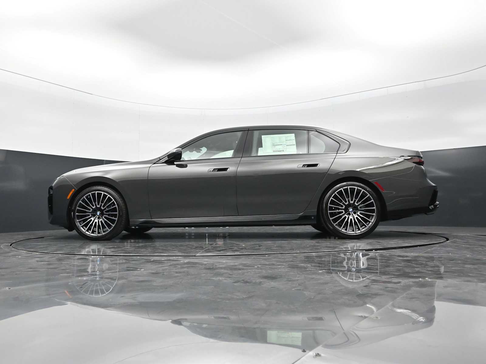 Thumbnail: 2026 BMW 7 Series - 32