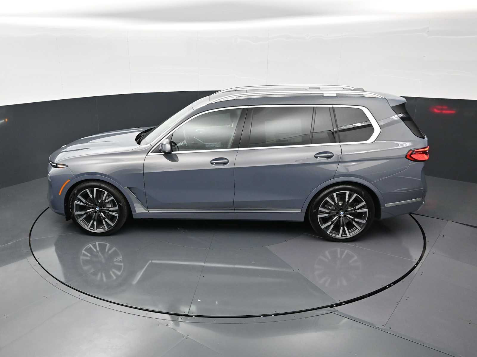 Thumbnail: 2026 BMW X7 - 25
