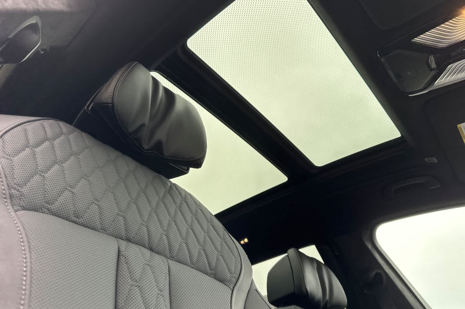 Thumbnail: 2025 BMW X7 - 18