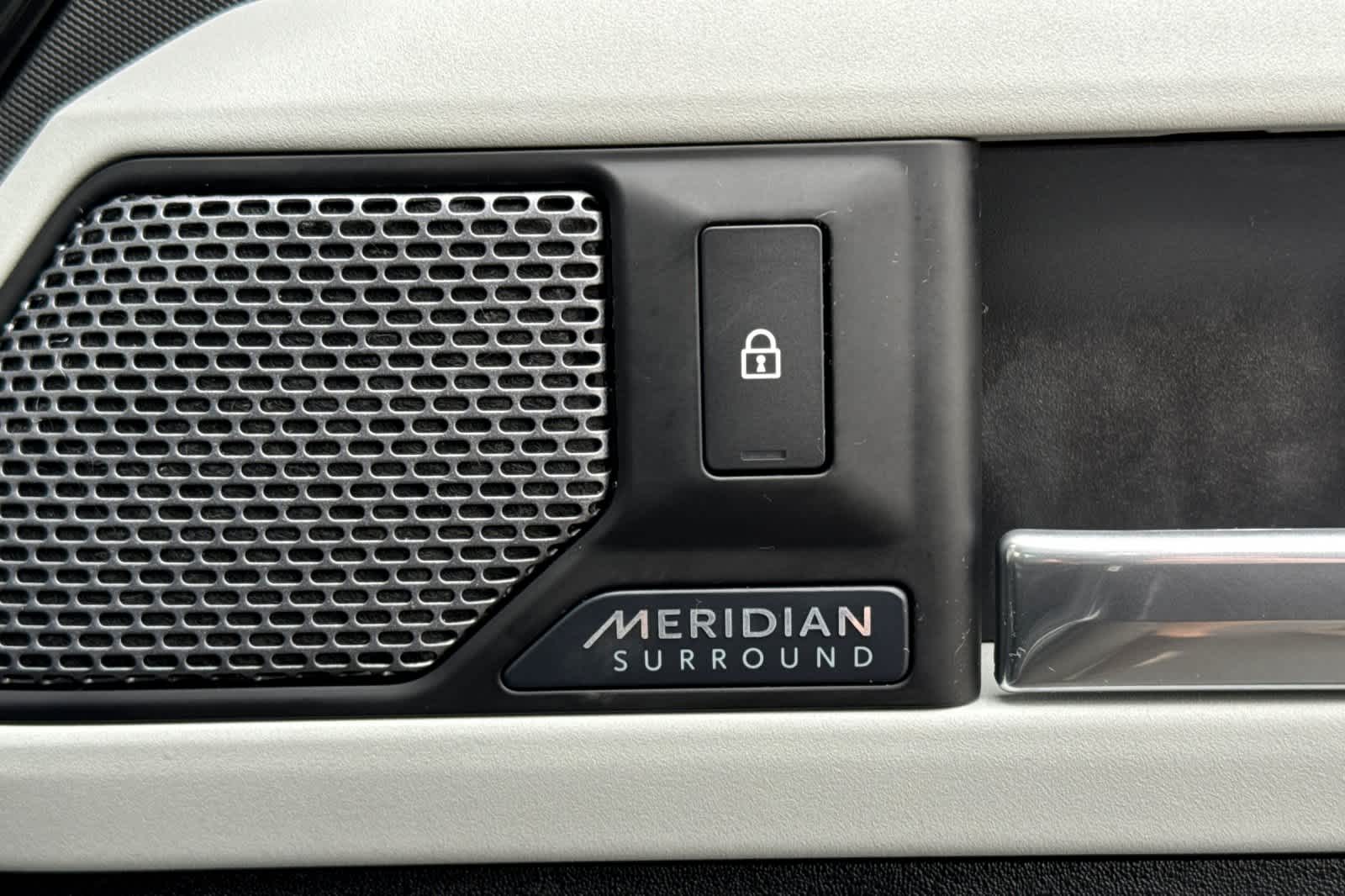 Thumbnail: 2020 Land Rover Defender - 20