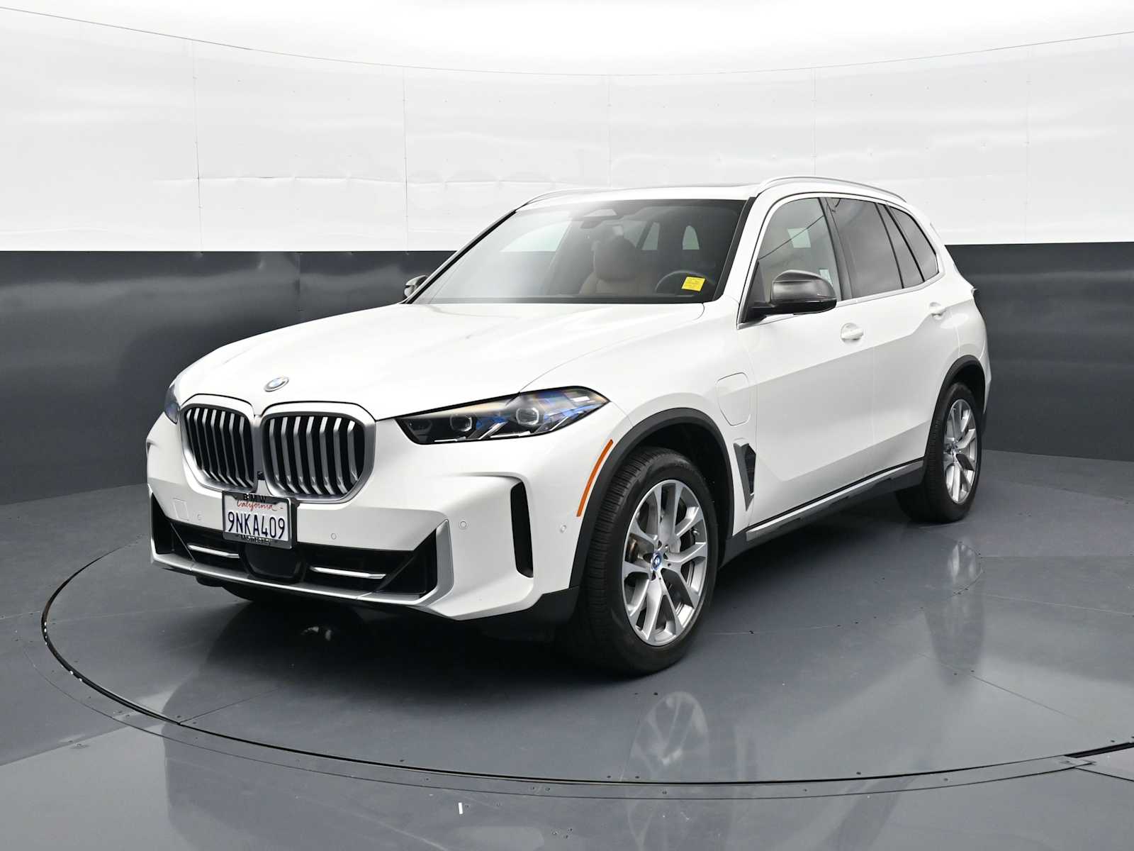 2025 BMW X5 xDrive50e's photo