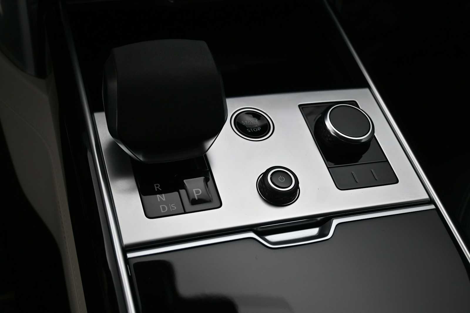 2023 Land Rover Range Rover SE - Photo 15