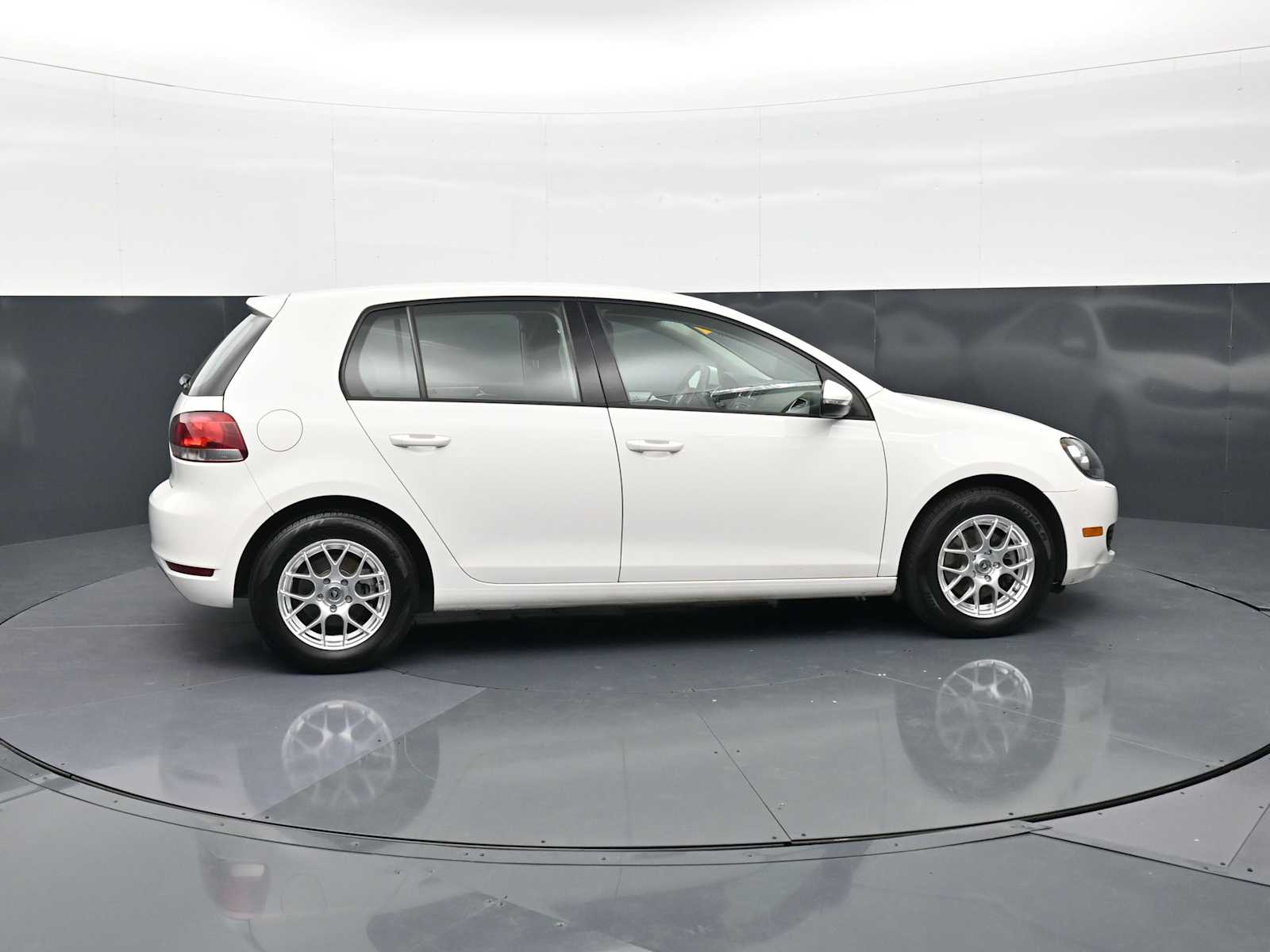 Thumbnail: 2010 Volkswagen Golf - 4