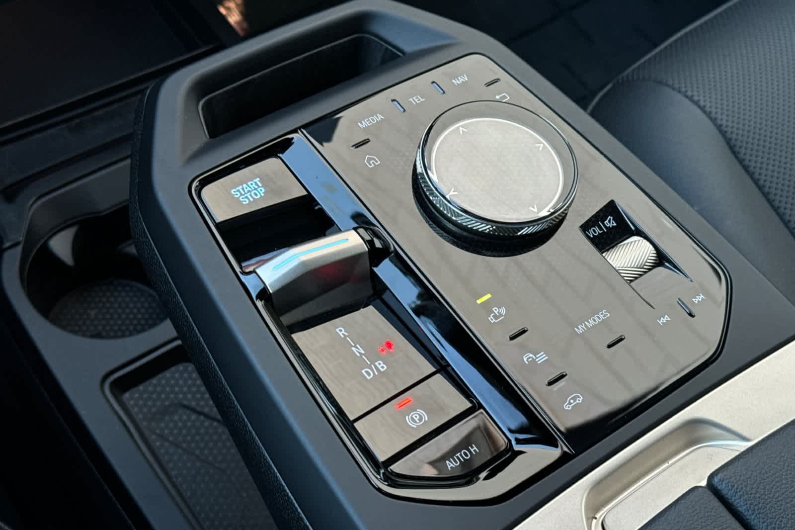 Thumbnail: 2025 BMW iX - 25