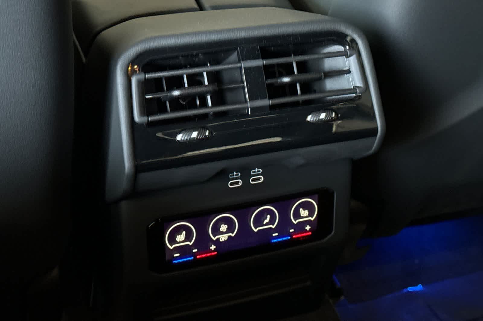 Thumbnail: 2026 BMW M5 - 16