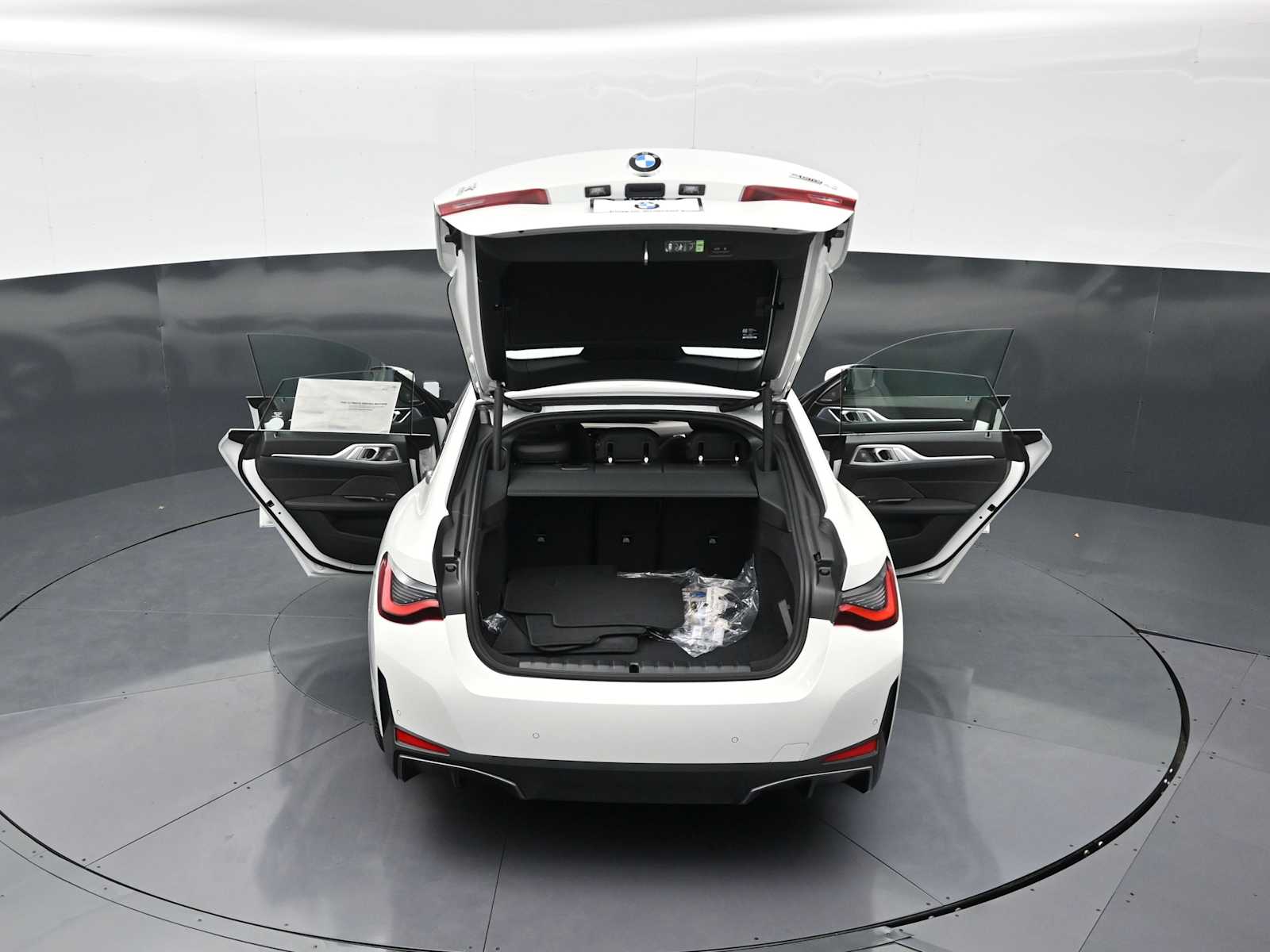 Thumbnail: 2026 BMW i4 - 34