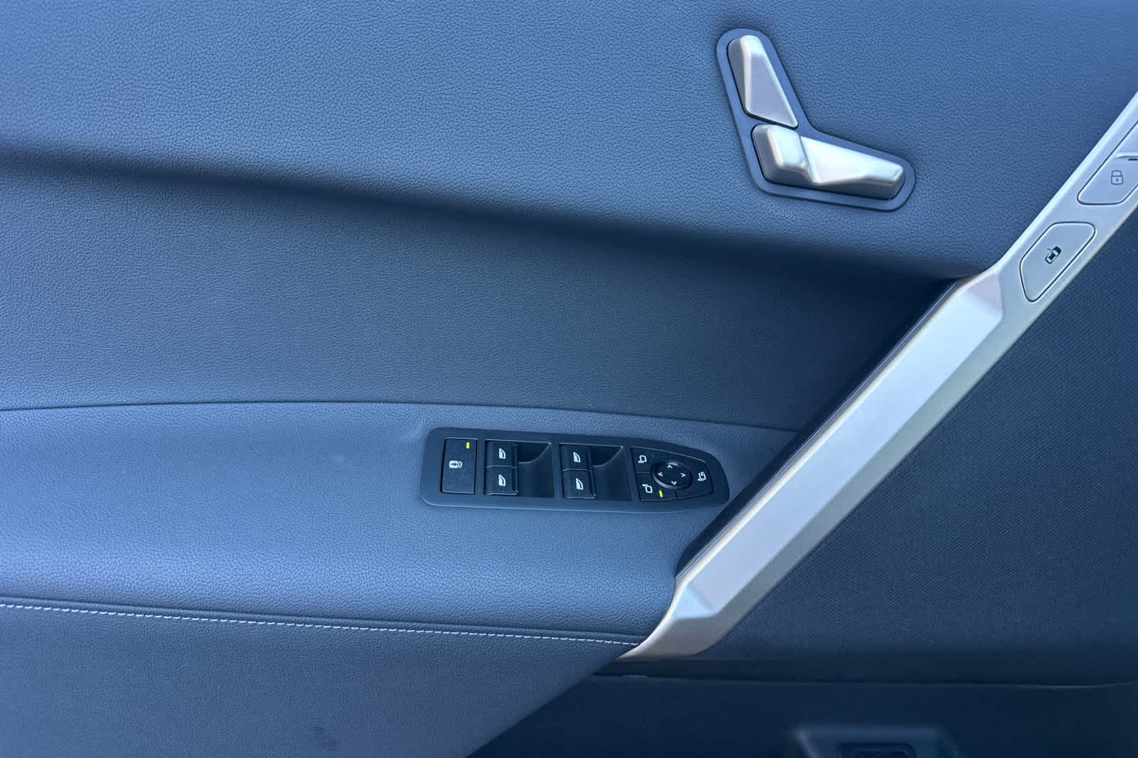 Thumbnail: 2025 BMW iX - 12