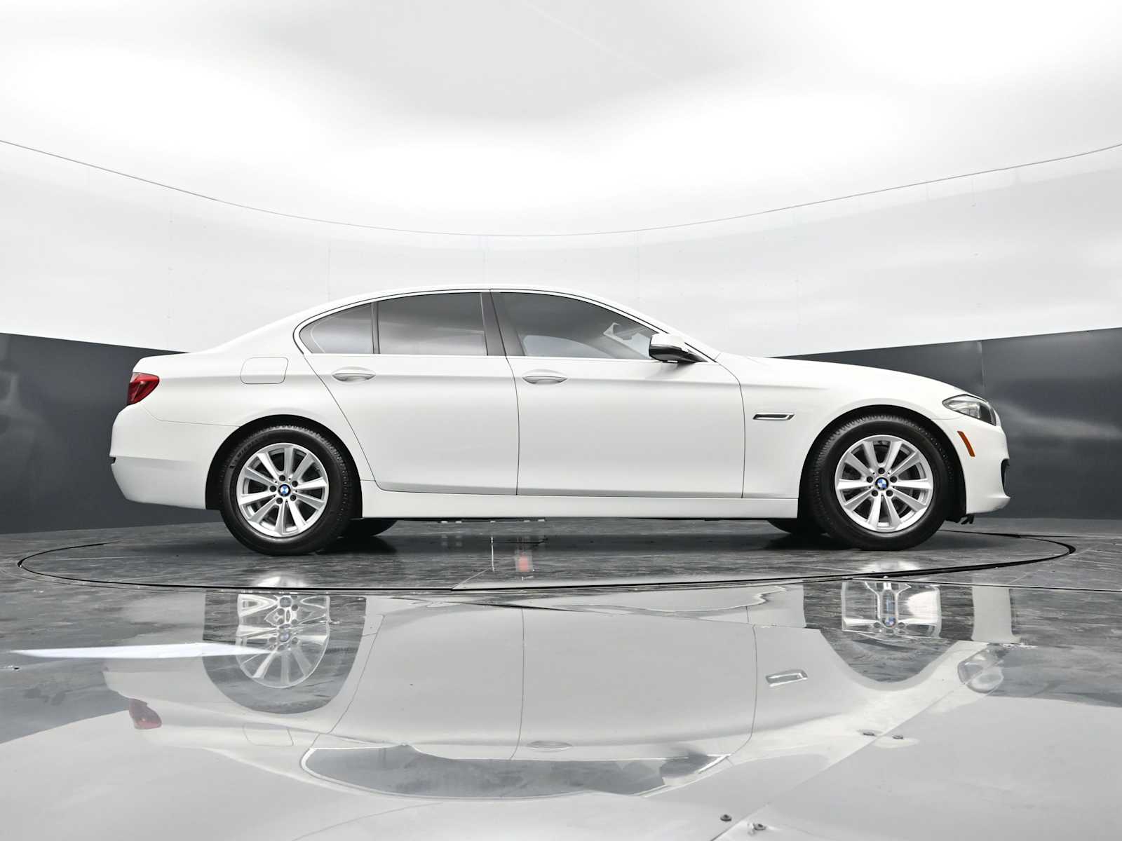 Thumbnail: 2015 BMW 5 Series - 28