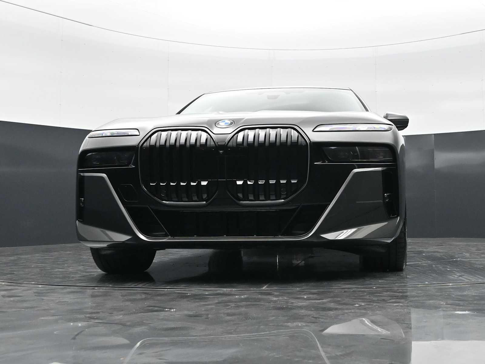 Thumbnail: 2026 BMW 7 Series - 26